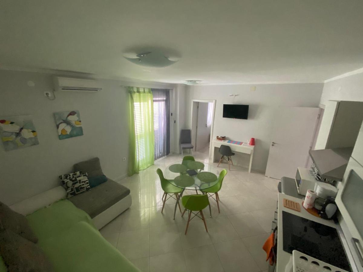 Apartments Jerine Tribunj  Luaran gambar