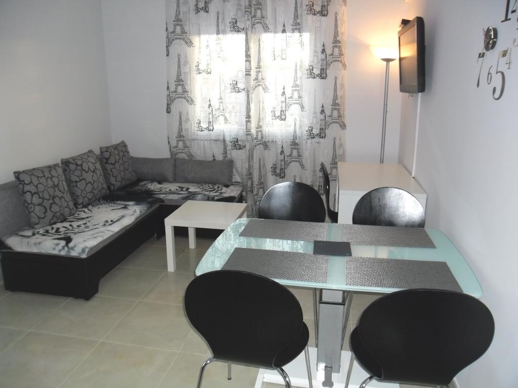 Apartments Jerine Tribunj  Bilik gambar