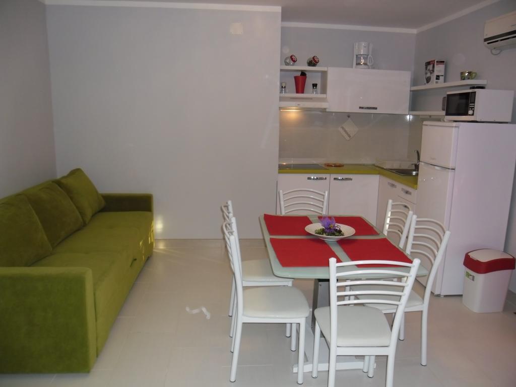 Apartments Jerine Tribunj  Bilik gambar