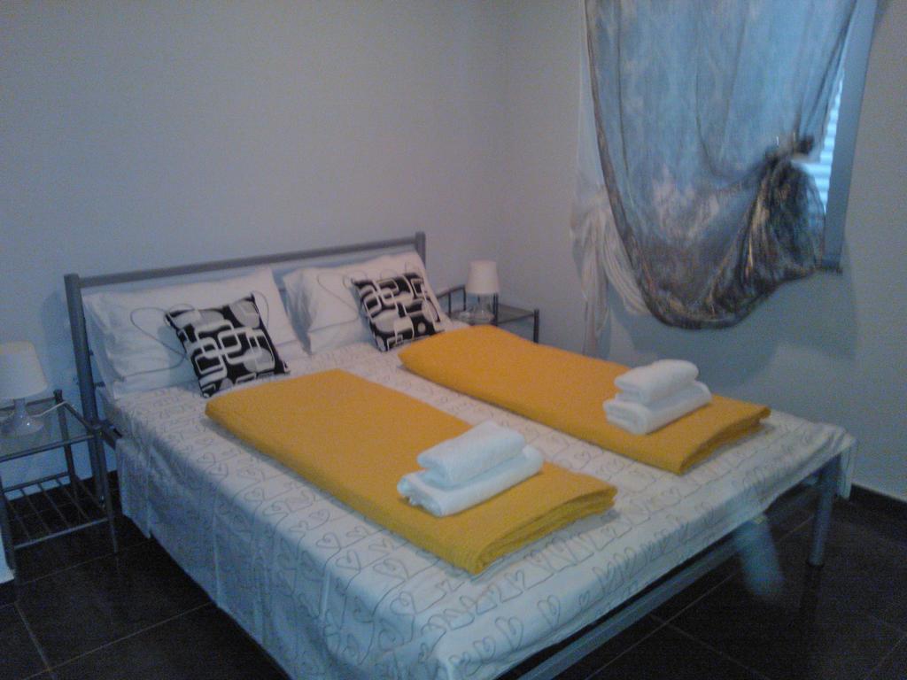 Apartments Jerine Tribunj  Bilik gambar