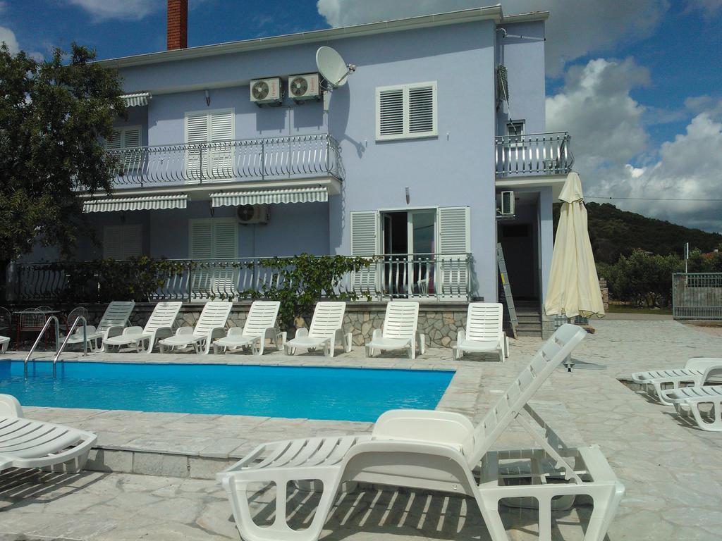 Apartments Jerine Tribunj  Bilik gambar